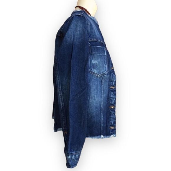 WhoWhatWear Raw Hem Fray Edge Distressed Denim Jacket - Picture 6 of 9